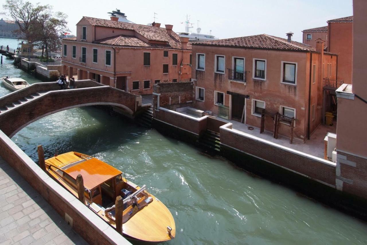 Ca' San Sebastiano Canal View Apartment Venedig