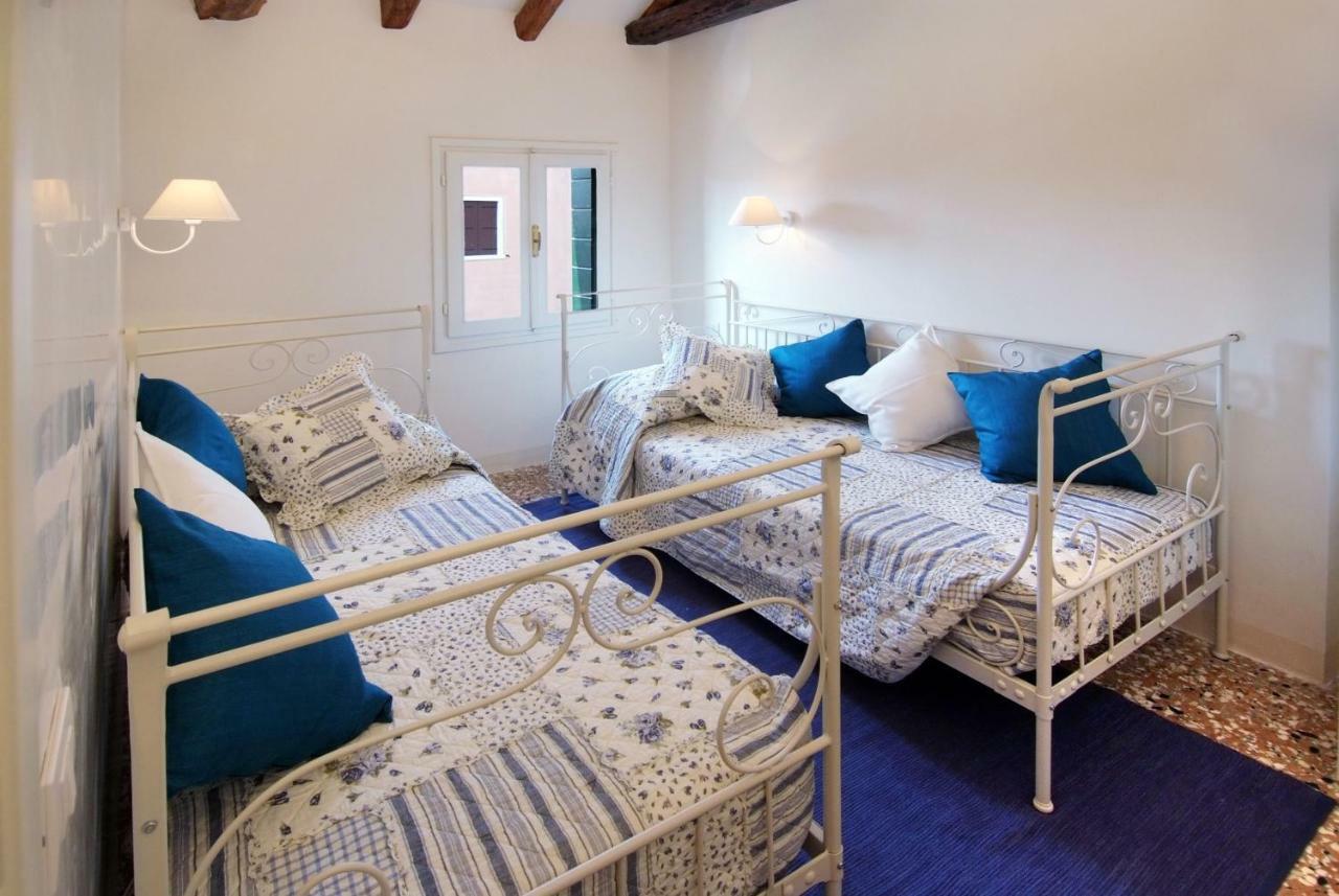 Ca' San Sebastiano Canal View Apartment *